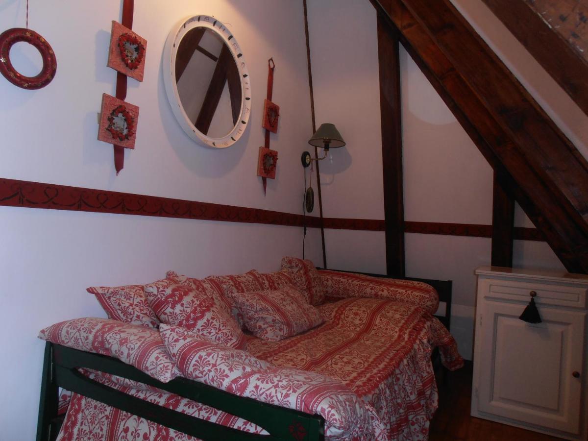 Chalet Avec Vue Panoramique Sur Le Plomb Du Cantal Villa Saint-Jacques-des-Blats Luaran gambar