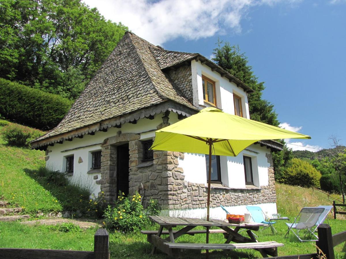 Chalet Avec Vue Panoramique Sur Le Plomb Du Cantal Villa Saint-Jacques-des-Blats Luaran gambar